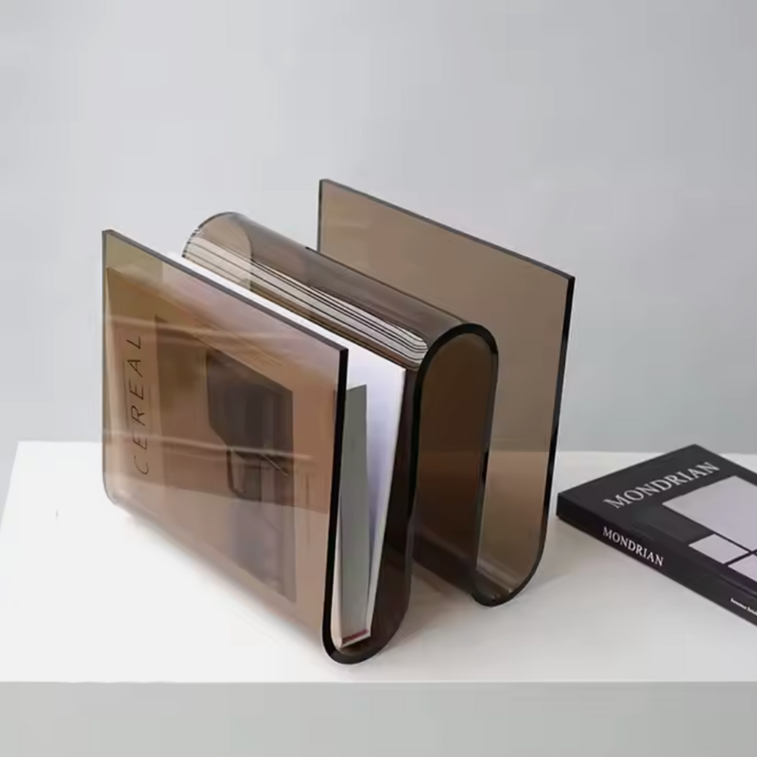 Daphne Magazine Holder